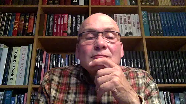 Snapshot of Parleg2 chatting on 5, 10, 2025 Parleg2 online show from 5, 10, 2025