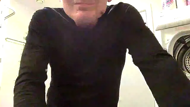 Snapshot of Parleg2 chatting on 22, 10, 2025 Parleg2 online show from 22, 10, 2025