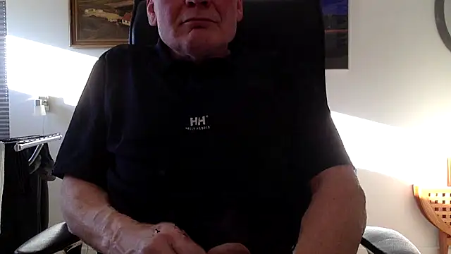 Snapshot of Parleg2 chatting on 17, 11, 2025 Parleg2 online show from 17, 11, 2025