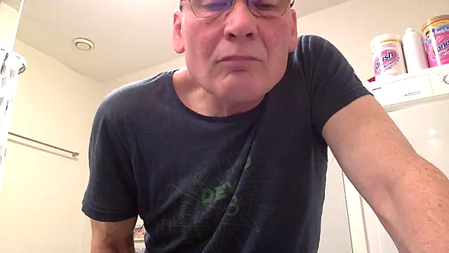 Snapshot of Parleg2 chatting on 22, 11, 2025 Parleg2 online show from 22, 11, 2025