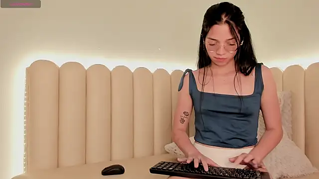 catalina rrosee online show from 4, 1, 2025