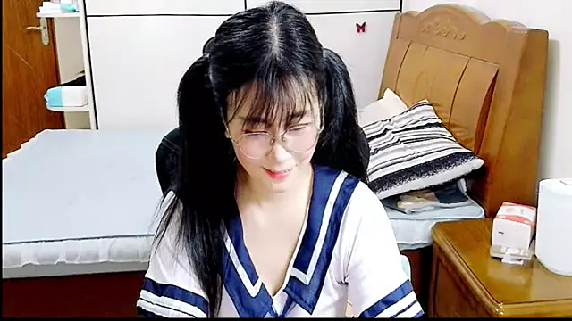 Snapshot of Strawberry_baby chatting on 14, 10, 2025 Strawberry baby online show from 14, 10, 2025