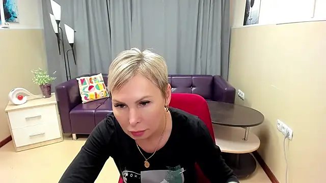 Snapshot of Hot_stuff6 chatting on 8, 1, 2025 Hot stuff6 online show from 8, 1, 2025