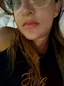 Snapshot of AliceRuivinha2 chatting on 24, 2, 2025 AliceRuivinha2 online show from 24, 2, 2025