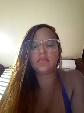 Snapshot of AliceRuivinha2 chatting on 3, 3, 2025 AliceRuivinha2 online show from 3, 3, 2025