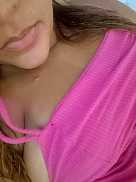 Snapshot of AliceRuivinha2 chatting on 3, 3, 2025 AliceRuivinha2 online show from 3, 3, 2025