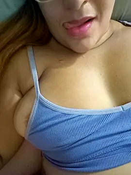 Snapshot of AliceRuivinha2 chatting on 12, 3, 2025 AliceRuivinha2 online show from 12, 3, 2025