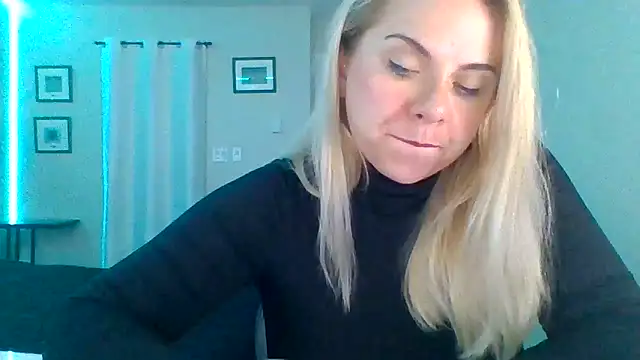 Snapshot of HappyIva chatting on 13, 10, 2025 HappyIva online show from 13, 10, 2025