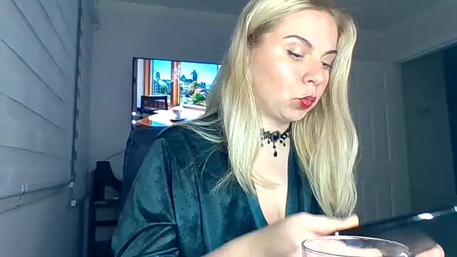 Snapshot of HappyIva chatting on 23, 10, 2025 HappyIva online show from 23, 10, 2025