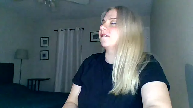 Snapshot of HappyIva chatting on 26, 10, 2025 HappyIva online show from 26, 10, 2025
