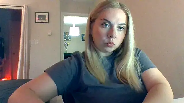 Snapshot of HappyIva chatting on 2, 11, 2025 HappyIva online show from 2, 11, 2025