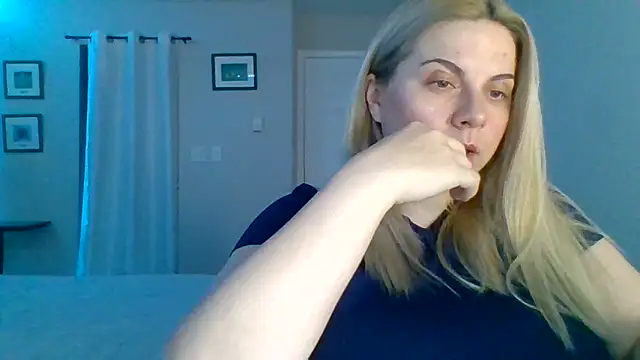 Snapshot of HappyIva chatting on 10, 11, 2025 HappyIva online show from 10, 11, 2025