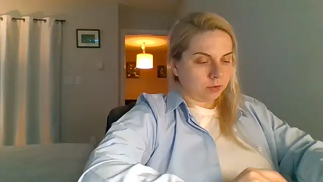 Snapshot of HappyIva chatting on 14, 11, 2025 HappyIva online show from 14, 11, 2025