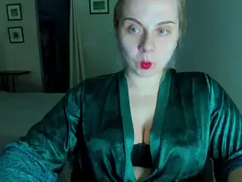 Snapshot of HappyIva chatting on 16, 11, 2025 HappyIva online show from 16, 11, 2025