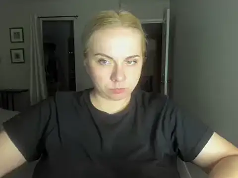 Snapshot of HappyIva chatting on 17, 11, 2025 HappyIva online show from 17, 11, 2025