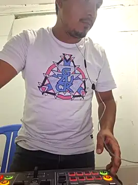 Snapshot of ikkyh2rj chatting on 8, 1, 2025 ikkyh2rj online show from 8, 1, 2025