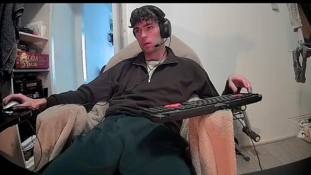 onesieboyx online show from 31, 1, 2025