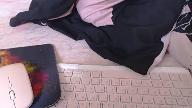 Snapshot of loirascorpio chatting on 19, 11, 2025 loirascorpio online show from 19, 11, 2025