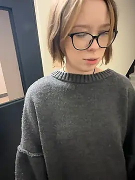 Alexandria Balenciaga online show from 18, 2, 2025