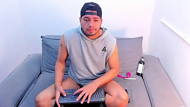 EnriquevillaF online show from 1, 2, 2025