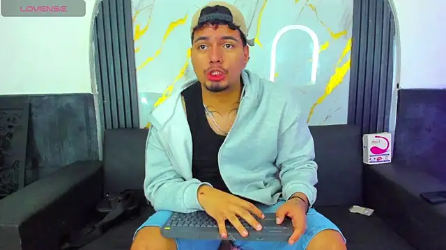 EnriquevillaF online show from 4, 10, 2025