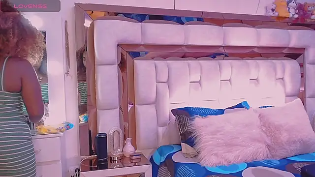 Aliana Ross online show from 12, 11, 2025