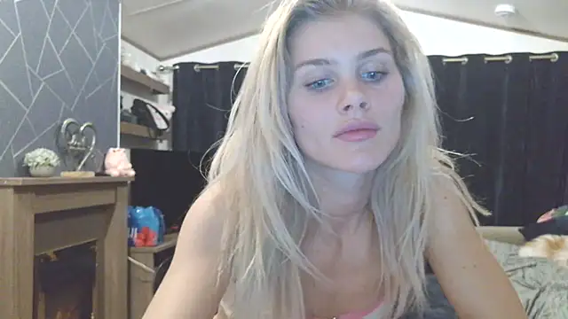 Snapshot of English_Teen_Evelyn chatting on 25, 1, 2025 English Teen Evelyn online show from 25, 1, 2025