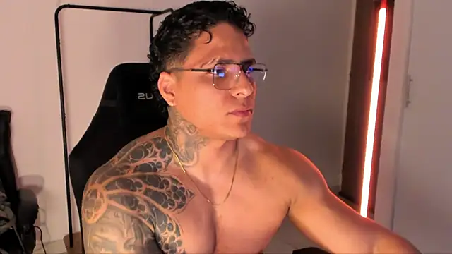 Snapshot of Maximoscott chatting on 23, 11, 2025 Maximoscott online show from 23, 11, 2025