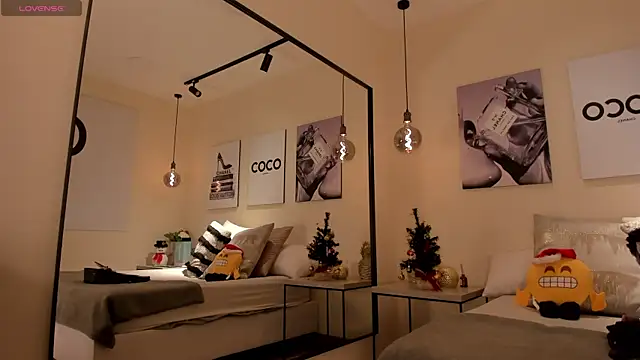 Snapshot of Blue_Angell chatting on 16, 12, 2025 Blue Angell online show from 16, 12, 2025