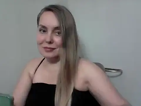 Snapshot of Lolawhite8 chatting on 12, 3, 2025 Lolawhite8 online show from 12, 3, 2025