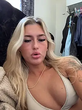 Snapshot of PrettyPrincess69x chatting on 28, 2, 2025 PrettyPrincess69x online show from 28, 2, 2025