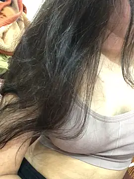 Snapshot of Tanvi_roy98 chatting on 3, 2, 2025 Tanvi roy98 online show from 3, 2, 2025