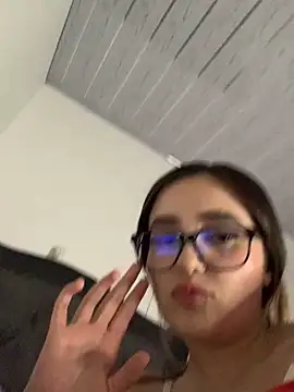 Snapshot of LunaShine_ chatting on 24, 1, 2025 LunaShine online show from 24, 1, 2025