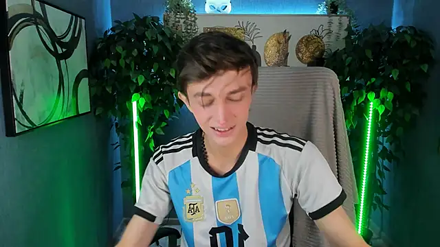 John Weasley online show from 12, 11, 2025