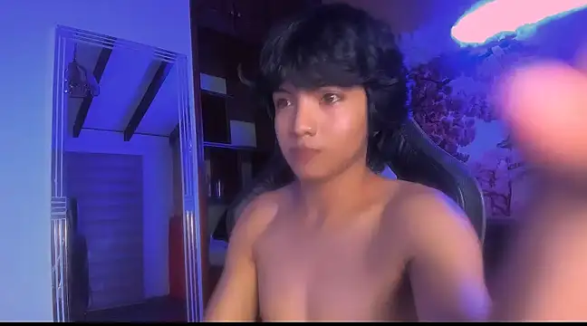 AllanYong18 online show from 12, 1, 2025