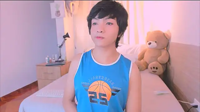 Snapshot of AllanYong18 chatting on 12, 10, 2025 AllanYong18 online show from 12, 10, 2025