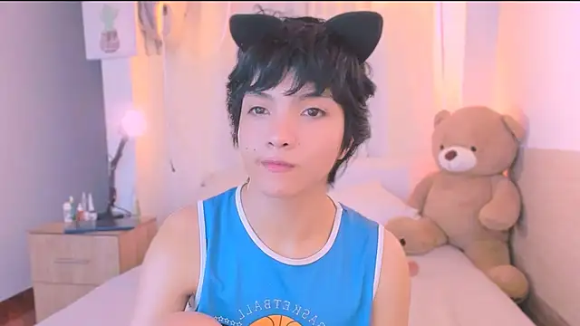 Snapshot of AllanYong18 chatting on 13, 10, 2025 AllanYong18 online show from 13, 10, 2025