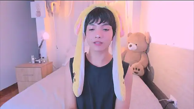 Snapshot of AllanYong18 chatting on 15, 10, 2025 AllanYong18 online show from 15, 10, 2025