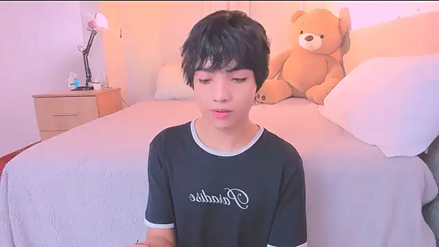 Snapshot of AllanYong18 chatting on 24, 10, 2025 AllanYong18 online show from 24, 10, 2025