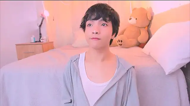 Snapshot of AllanYong18 chatting on 28, 10, 2025 AllanYong18 online show from 28, 10, 2025