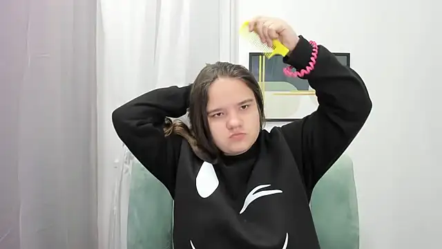 AdeleCruz online show from 4, 3, 2025