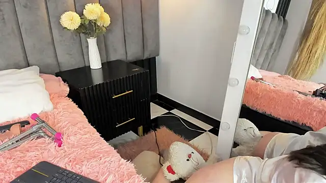 chelsea bolton  online show from 15, 10, 2025