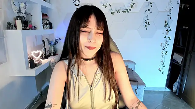 Effy Devalk online show from 8, 10, 2025
