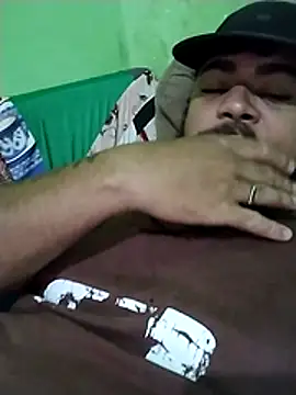 Snapshot of safado0027 chatting on 15, 12, 2025 safado0027 online show from 15, 12, 2025