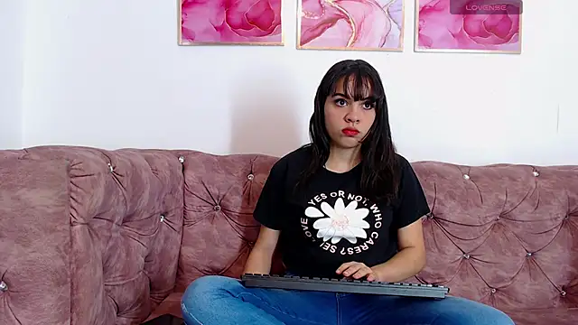 Kim Lennon online show from 14, 1, 2025