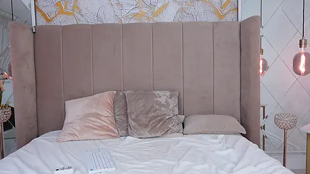 Snapshot of FlawlessEva chatting on 10, 1, 2025 FlawlessEva online show from 10, 1, 2025