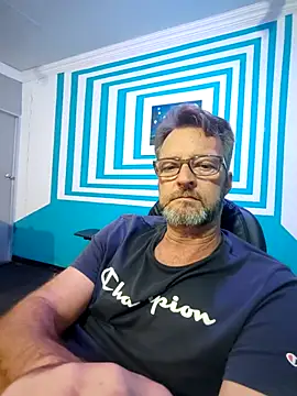 itsmeyes69 online show from 17, 2, 2025