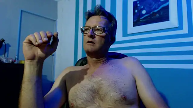 itsmeyes69 online show from 28, 2, 2025