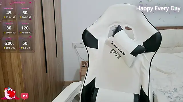 Snapshot of SlewVirus chatting on 20, 10, 2025 SlewVirus online show from 20, 10, 2025