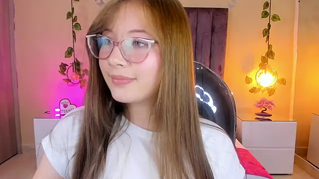 Snapshot of Dahlia_Rousse chatting on 4, 11, 2025 Dahlia Rousse online show from 4, 11, 2025